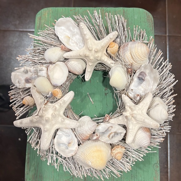 EUC Shabby Chic white shell beach rustic wreath - Picture 3 of 3